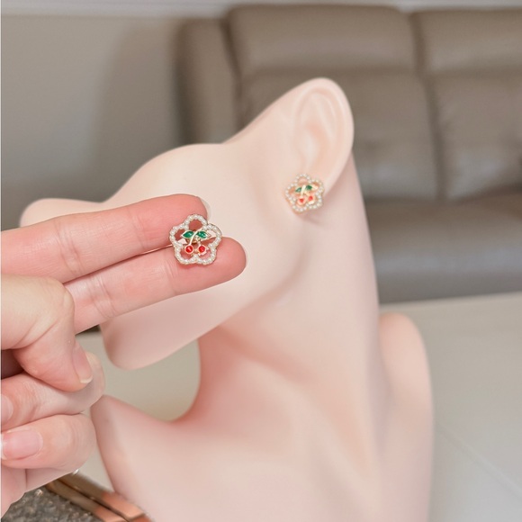 ⚜️ Cherry Pearl Earrings 🍒 - Picture 4 of 11